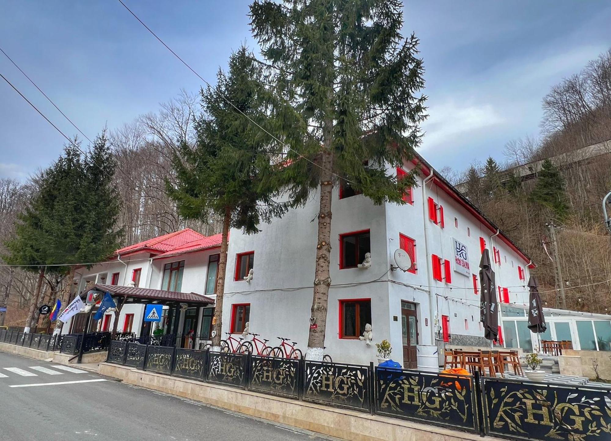 Hotel Galma Moroeni Exterior photo