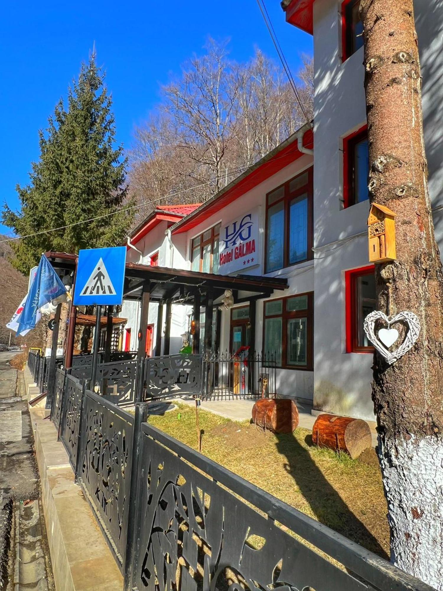 Hotel Galma Moroeni Exterior photo